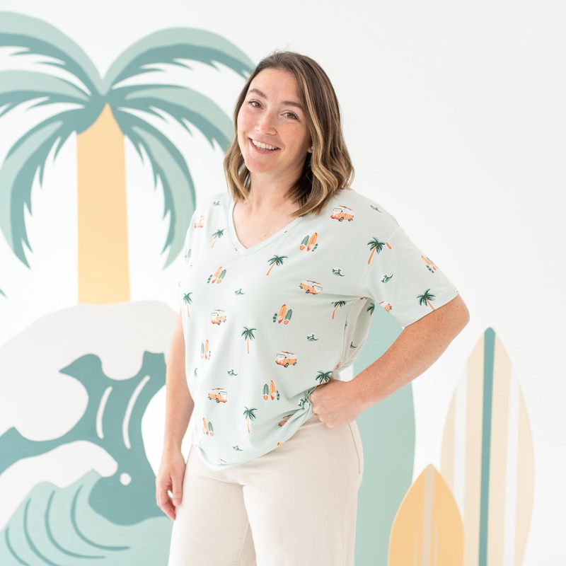 Women’s Relaxed Fit V-Neck in Dew Surf