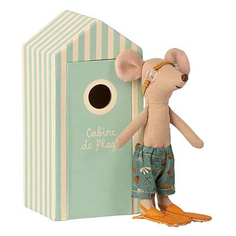 Big Brother Beach Mouse in Cabin de Plage