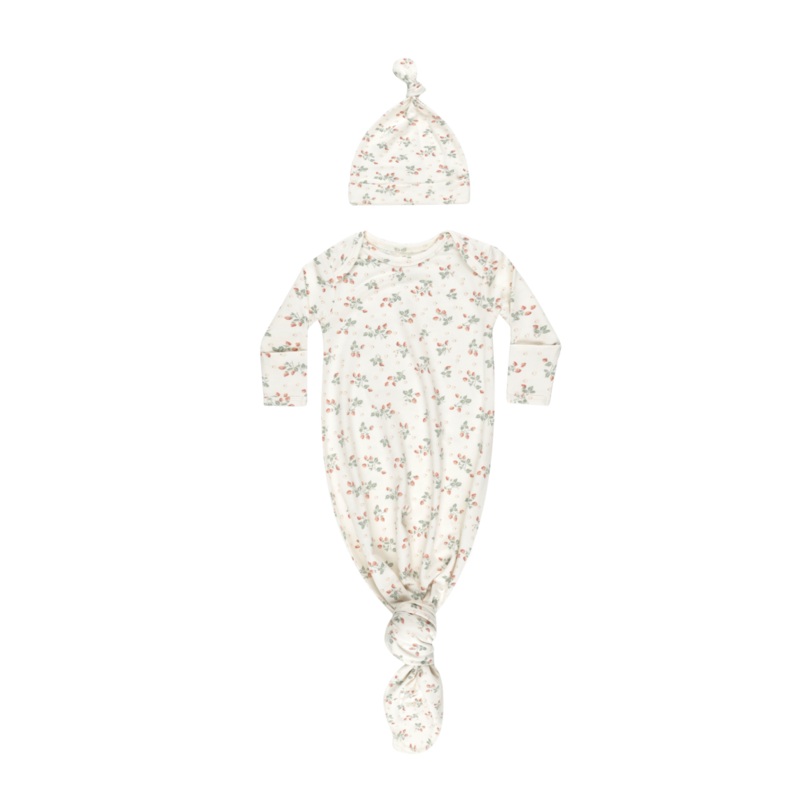 Quincy Mae Knotted Baby Gown + Hat Set – Strawberries